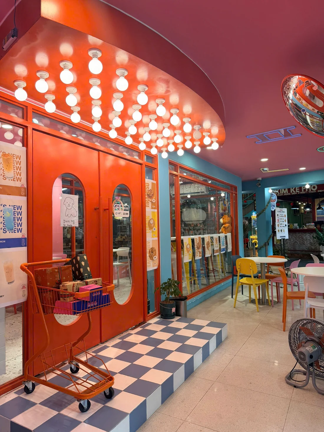 Bulb arch and checker floor
